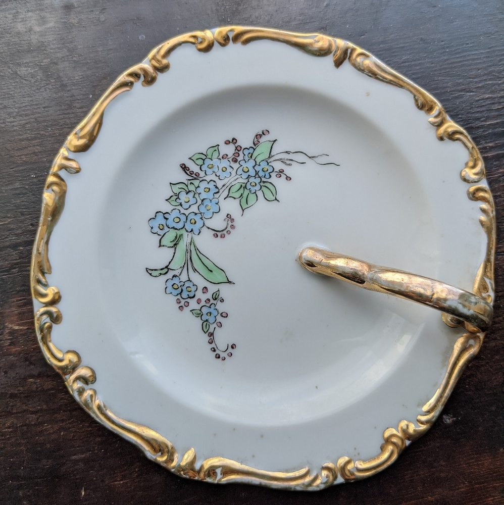 Vintage plate finger loop